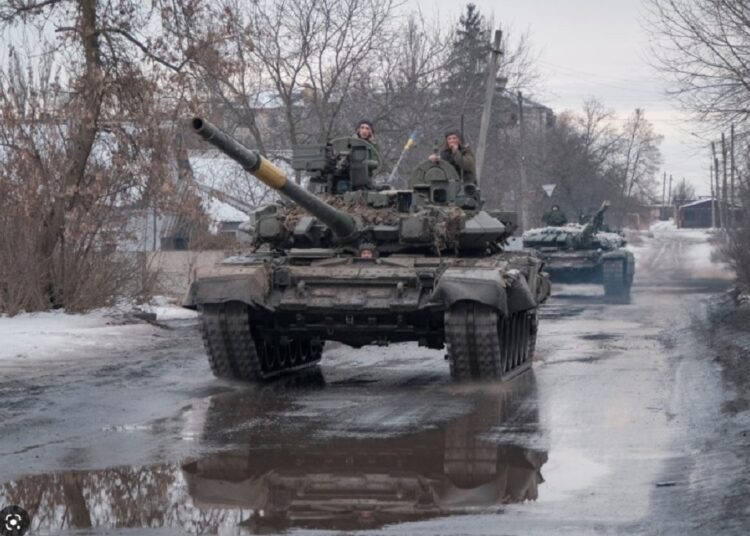 Rusia retrocede en suburbios Bajmut, pese a quejas de Wagner