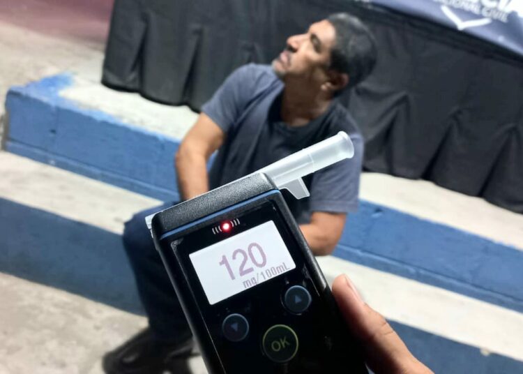 Detienen a conductor ebrio que atropelló a anciano en bulevar del Ejército