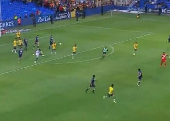 ( VIDEO) Portero de Morelia anota de arco a arco en una emocionante semifinal en el fútbol mexicano