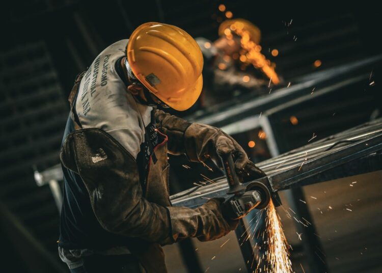 VIDEO – FOTOS | Privados de libertad en fase de confianza elaboran y entregan pupitres a centros escolares