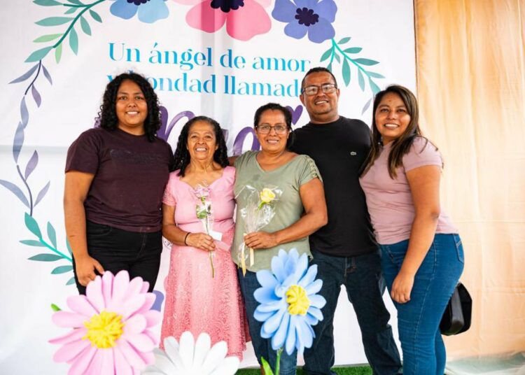 Flores y música para las madres en su día