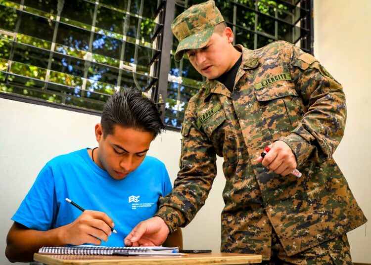 Jóvenes son beneficiados con Oportunidades de la fase II del Plan Control Territorial