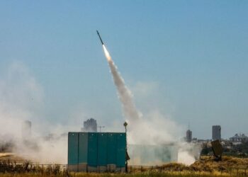 Terroristas lanzaron al menos 270 cohetes desde Gaza contra Israel