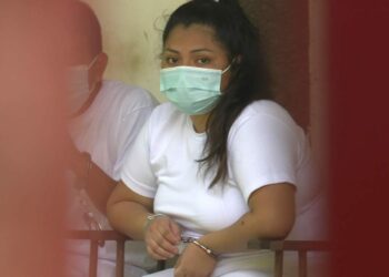 Inicia audiencia contra mujer que asesinó a su amiga embarazada para extraerle el bebé