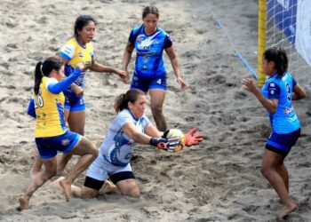 Jason Urbina celebró su primer triunfo como técnico en la LFP