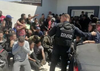 México encuentra a más de 100 migrantes secuestrados en Sonora