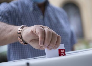 Chile elige de nuevo constituyentes para renovar la Constitución que dejó Pinochet