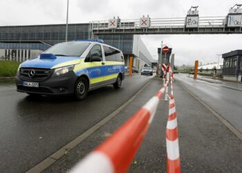 Dos muertos por disparos en una planta alemana de Mercedes