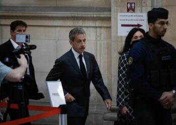 Confirman pena de cárcel para expresidente francés Sarkozy por corrupción