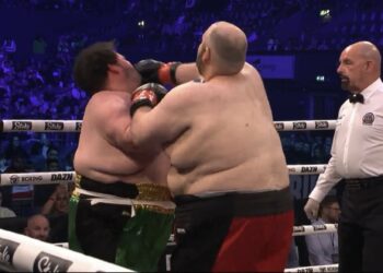 Así fue “la pelea más pesada de todos los tiempos” de boxeo con casi 400 kilos arriba del ring