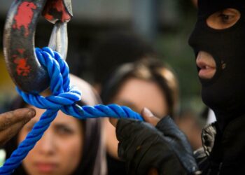 Ejecución de tres manifestantes causa nuevas protestas en Irán