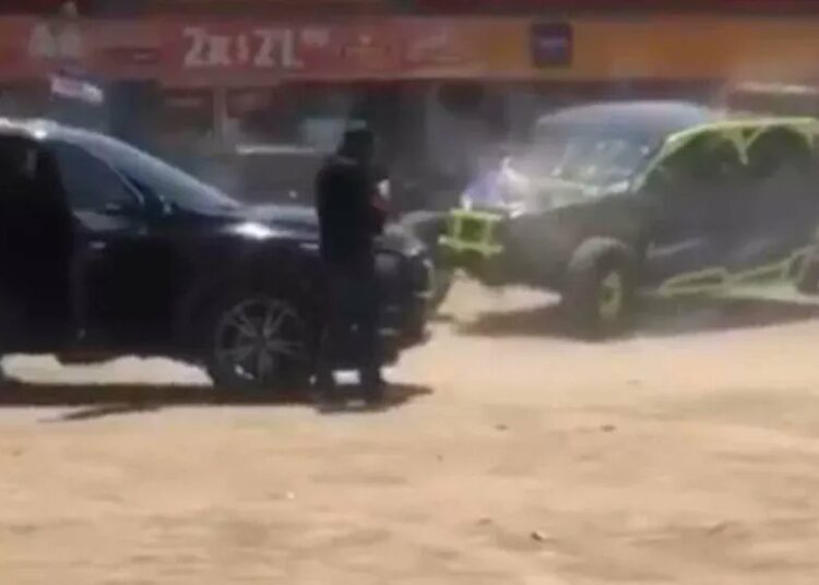 ( IMÁGENES FUERTES) Un grupo armado mató a 10 personas en rally de Ensenada, Baja California