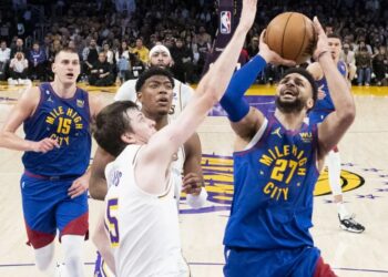Los Nuggets se escapan 3-0 y dejan a los Lakers al borde de la eliminación