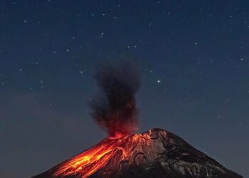 Autoridades mexicanas elevan alerta por explosiones del volcán Popocatépetl