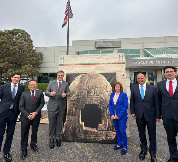 Regresa a México el ‘monstruo de la tierra’, la pieza olmeca robada hace más de medio siglo