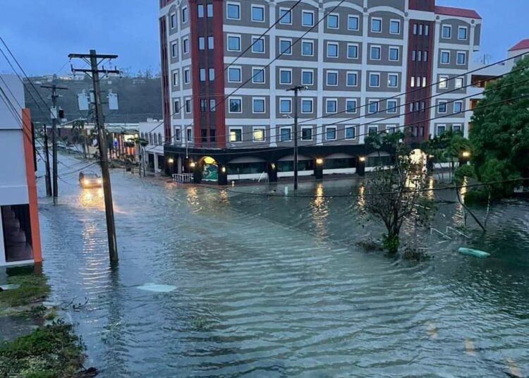 Guam evalúa daños tras el devastador tifón Mawar