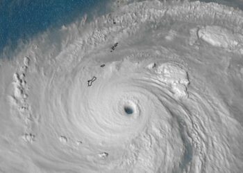 El súpertifón Mawar se intensifica y avanza hacia Filipinas y Taiwán