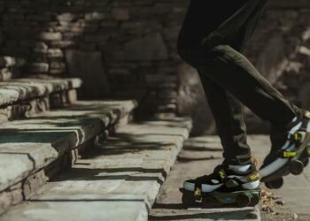 Crean unos zapatos con inteligencia artificial que aumentan un 250% la velocidad al caminar