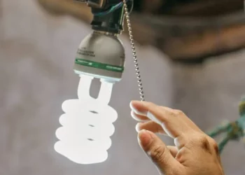 DOM entrega proyecto a familias que tendrán energía eléctrica por primera vez