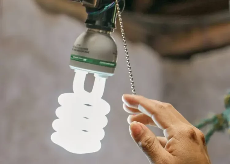 DOM entrega proyecto a familias que tendrán energía eléctrica por primera vez