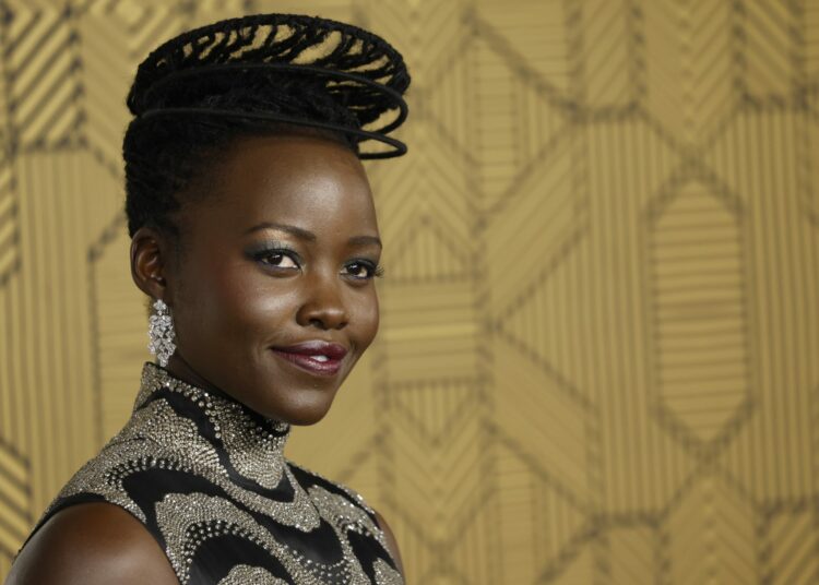 Lupita Nyong’o sorprendió con un nuevo look