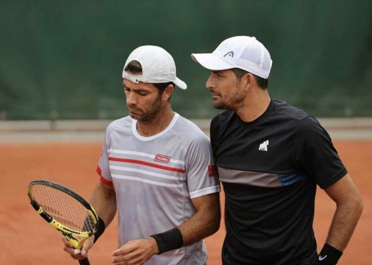Marcelo Arévalo y el neerlandés Jean-Julien Rojer clasificaron a los dieciseisavos de final de Roland-Garros
