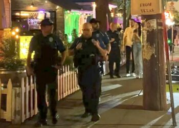 Temor en Texas por un posible asesino en serie tras el hallazgo de los cadáveres de cuatro jóvenes en un lago