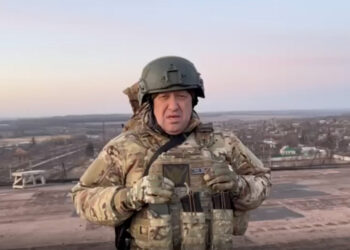 El líder de los paramilitares Wagner anunció que abandonará el frente de batalla de Bakhmut porque no le envían municiones