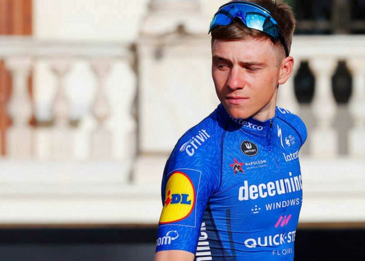 Un perro provocó la caída del campeón mundial de ciclismo en pleno Giro de Italia