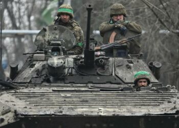 El jefe del grupo paramilitar Wagner dijo que el ejército ruso está huyendo de Bakhmut, Ucrania