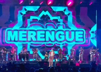 Una vez más el cantautor Juan Luis Guerra conquistó a su público salvadoreño con una noche de ritmos latinos