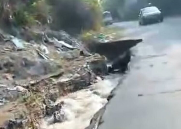 VIDEO |Reportan fuga de agua en la zona de Mariona