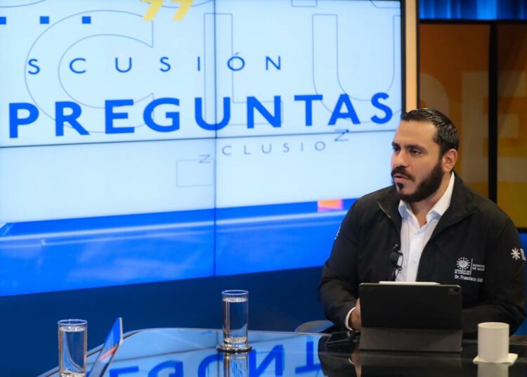 Ministro de Salud detalló que brindaron 100 atenciones dentro del estadio tras estampida humana