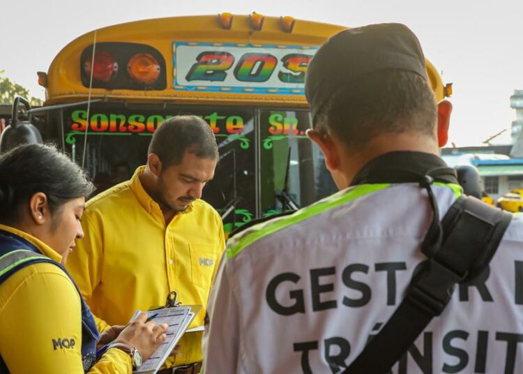 VMT realiza control de inspección al transporte colectivo