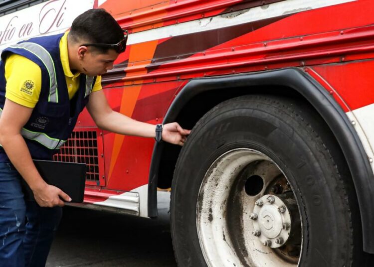 Autoridades realizan inspecciones al transporte público en Apopa