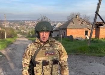 El jefe del grupo Wagner dijo que el Ejército le miente a Putin y que soldados rusos huyeron de Bakhmut