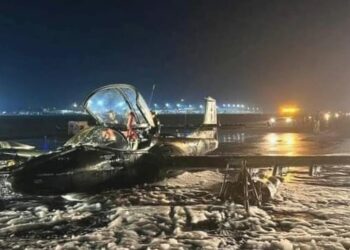 VIDEO | Avión de la FAES que participaba en festividades del Día del Soldado se accidentó en aeropuerto Mons. Romero