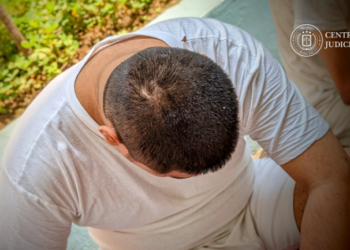 Hombre que vendió boletos falsos para concierto de Bad Bunny seguirá en prisión