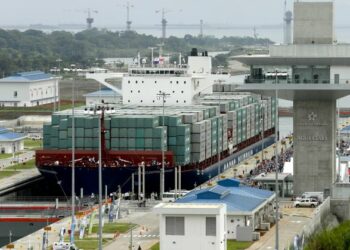 Canal de Panamá impone restricciones de navegación debido a la sequía