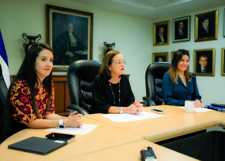 Autoridades de Cancillería se reúnen con Red de Mujeres Salvadoreñas en la Diplomacia