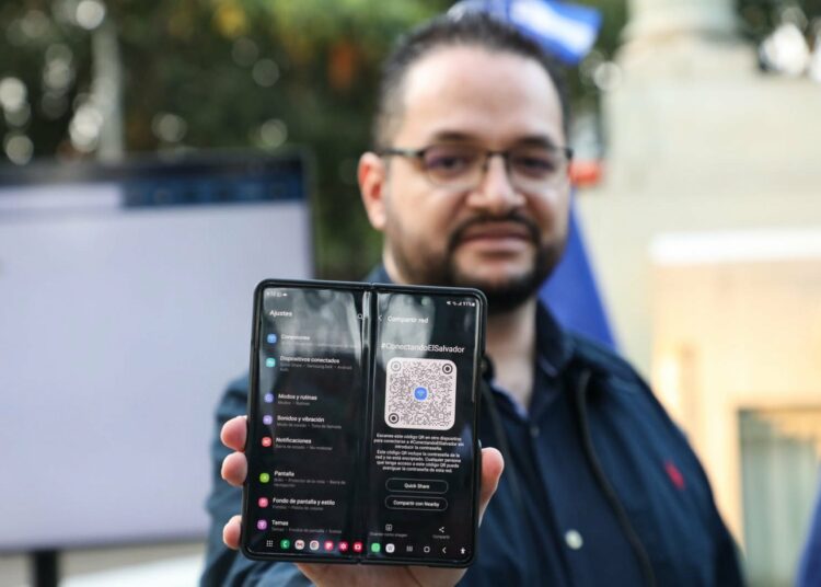 Lanzan el proyecto “Conectando El Salvador” en un parque de Santa Tecla