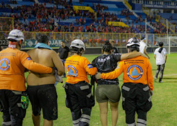 Atienden más de 500 personas en emergencia ocurrida en el Estadio Cuscatlán