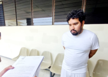 Otras 43 personas presentan demanda contra presunto tramitador de visas EEUU