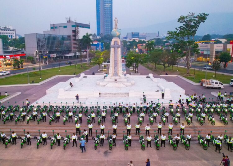 Gobierno entrega a gestores de tránsito motocicletas y dispositivos de control de velocidad