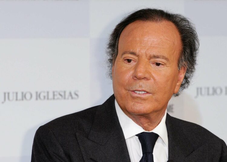 Julio Iglesias enciende las alarmas por su estado de salud: “Ya no recuerda ni sus propias canciones”