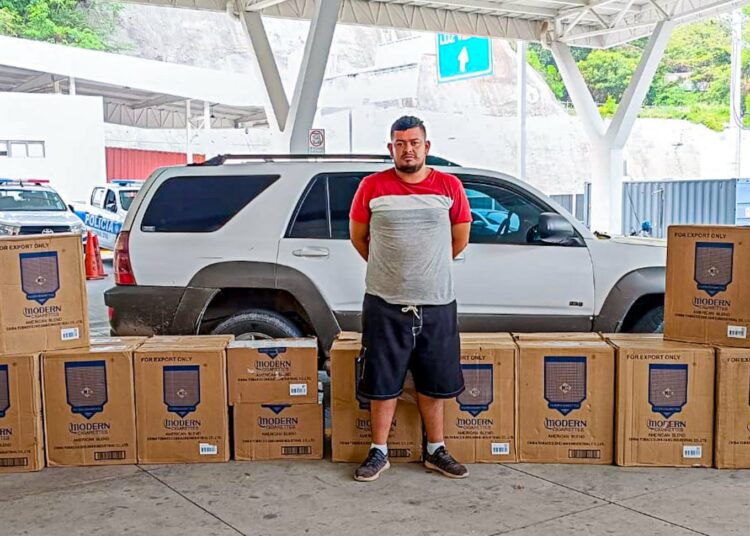 FAES intercepta a sujeto que intentaba ingresar cigarrillos ilegales al país