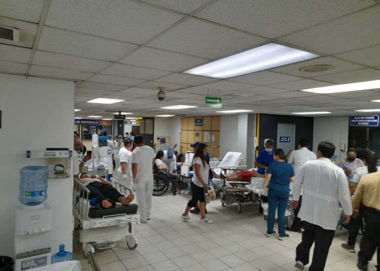 Sistema de salud público destituye a tres doctoras por comentarios en redes sociales ante la tragedia del Estadio Cuscatlán