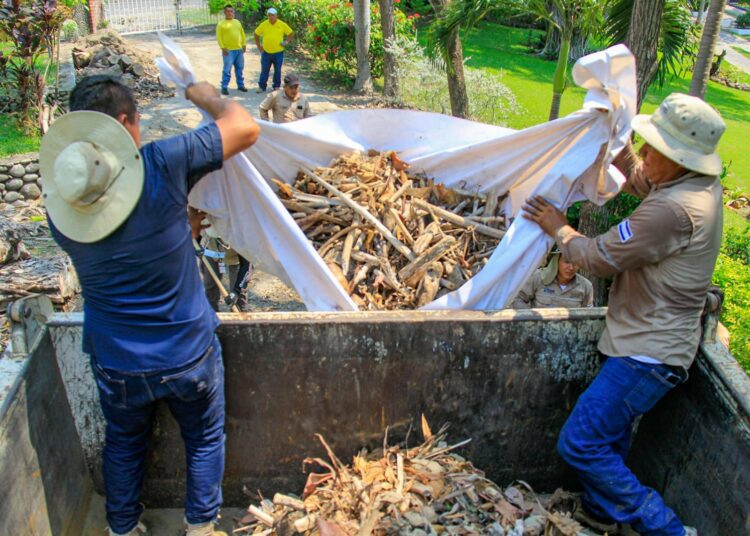 MARN realiza jornada de limpieza en El Sunzal previo a importante evento deportivo