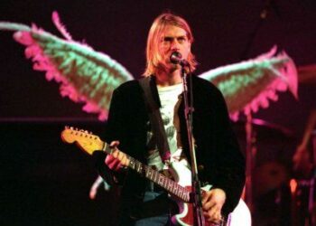 Subastan por más de medio millón de dólares una guitarra rota, destrozada por Kurt Cobain