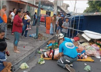 Camión volcado deja siete lesionados en accidente de tránsito